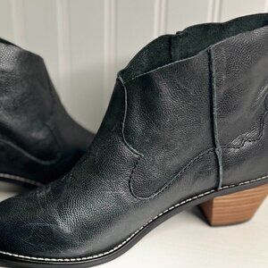 Kelsi Dagger Brooklyn Kamper women's black leather Booties Size 9